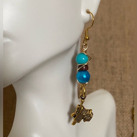 Western themed wire wrapped beaded earrings with charm - Picture 1 of 3